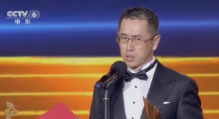 董越憑借《暴雪將至》獲得海南島國際電影節(jié)年度新人導演獎