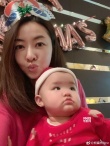 熊黛林雙胞胎女兒難得同框合照 一個隨媽一個隨爸