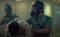 甄子丹穿上制服假扮防爆警察，因沒有圍毆小混混被發(fā)現(xiàn)