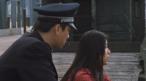 美女对生活的绝望致使她想跳轨自杀 后来发生的事尴尬了