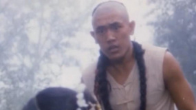 《神鞭》聽到心上人哭訴自己被洋人玷污的過往，傻哥暴怒