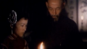 夜深人靜時(shí)，窗口被扔入紙球一枚，上面寫的什么？