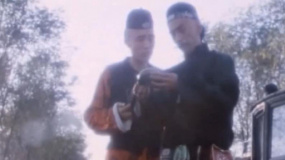 《神鞭》里的這個(gè)地痞不容易：火球燙自己嚇窮人，只為奪古董