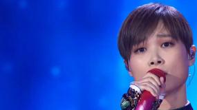 李宇春百合杯演唱《你是如此难以忘记》 动人歌声感染全场