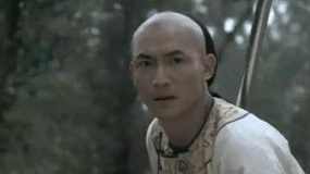 乾隆皇帝行蹤被泄露，薛樹(shù)英趕來(lái)護(hù)駕，一桿大槍單挑黑衣人！