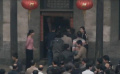 电厂建设资金严重不足，村里的老老少少都过来捐款