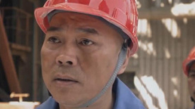 爆破專家親自勘驗(yàn)爆破前準(zhǔn)備情況，但還是有著隱隱的擔(dān)心