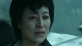 女县官的母亲为了不拖累大家而自尽，之前她心里早有预感