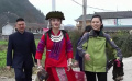 姚晨奔赴“薏仁之乡”助力扶贫 赶集买年货感受当地民俗新风