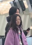 王菲带女儿与友人聚会 12岁李嫣身高快赶超妈妈