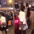 方媛挺孕肚跟郭富城吃宵夜 “天王”豪車搶眼！