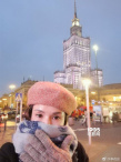 李若彤異國街頭大玩自拍 面色紅潤少女感十足！