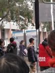 杨幂《刺杀小说家》曝路透 扎马尾笔直细腿瞩目