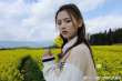 油菜花CP鎖了！王源為楊超越拍照 共賞美景心情佳