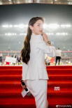 Angelababy白色套裝出席活動 生圖顏值能打嗎？