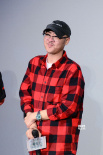 《陽(yáng)臺(tái)上》北京首映 王千源喊話：多拍點(diǎn)老年題材