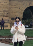 网友旧金山偶遇李小璐 黑超遮面与友人带甜馨出游