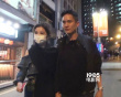 阿Sa與男友再放閃！ 深夜十指緊扣散步回愛巢