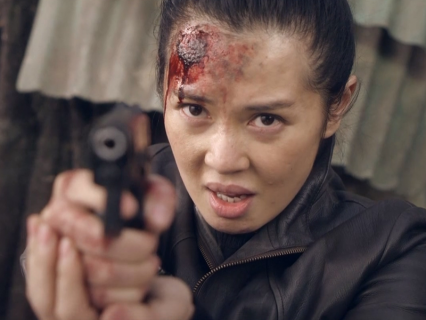 警花闯入男澡堂画面不可描述！