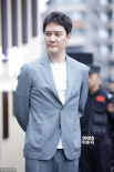 馮紹峰升級奶爸后首公開亮相 風度翩翩狀態(tài)好！