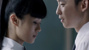 这不是我的青春！当着全校同学的面牵起喜欢女孩的手