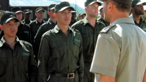 因为偷吃一个玉米饼被诬陷！中国军人会因此放弃吗