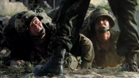 辛苦训练后只因到的晚就不让吃饭！还罚跑步？