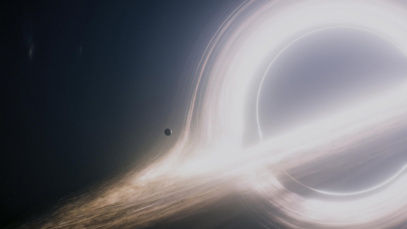 如果掉进黑洞会和《星际穿越》演的一样吗？