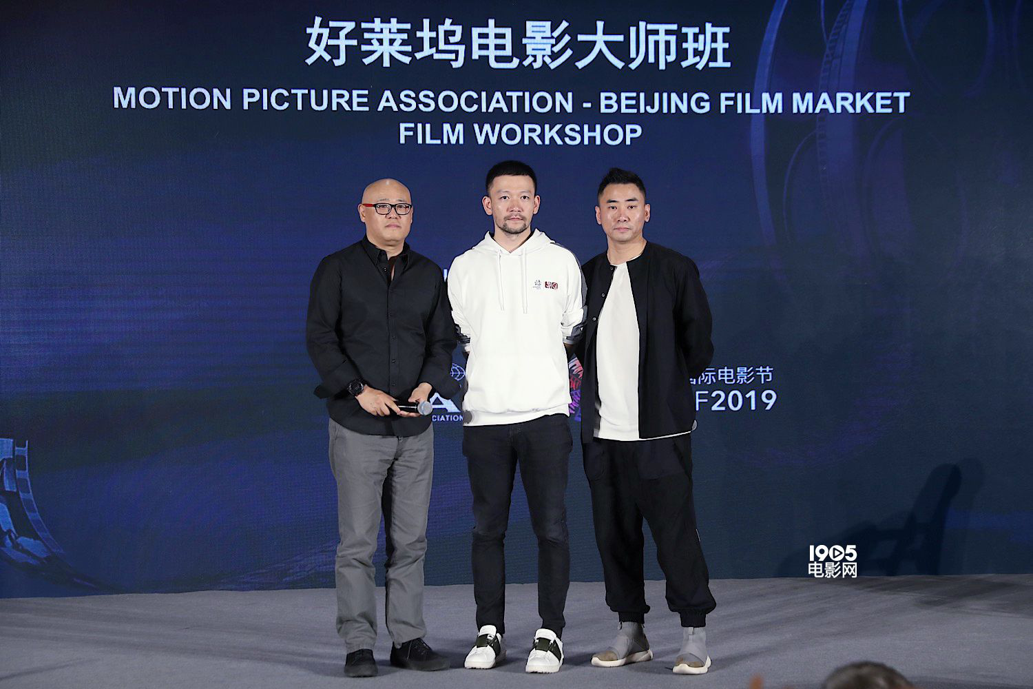 郭帆揭秘《流浪地球》显示 郭帆,李骏,田羽生,姚婷婷等青年导演以"
