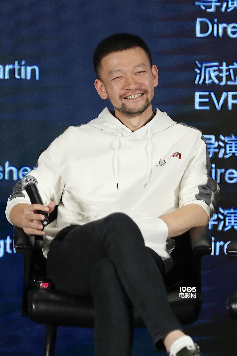 郭帆揭秘《流浪地球》显示 郭帆,李骏,田羽生,姚婷婷等青年导演以"