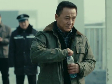 成龙大哥演警察总有种本色出演的感觉