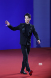 竇驍展現(xiàn)招牌式微笑 成北京電影節(jié)閉幕表演嘉賓