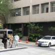 尤长靖回校参加毕业答辩被偶遇 手持论文一脸认真