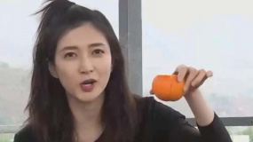 江疏影“吃播”云南永胜特色美食 火腿沃柑太诱人!