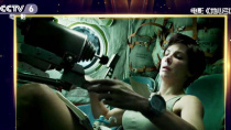 奥斯卡七项大奖影片《地心引力》 女主角最后成功返回地球