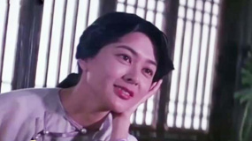 黃飛鴻系列電影成一代經(jīng)典 29歲關(guān)之琳素顏出演十三姨