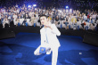 杨洋上海出席活动 白色西装演绎清爽夏日LOOK