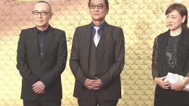 曹保平与《入殓师》导演携妻登台，西装革履矜持优雅不落窠臼