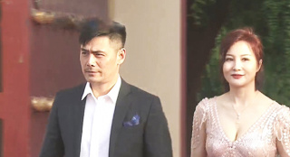 邵兵陶红共走红毯夺人眼球，绅士淑女成熟优雅落落大方