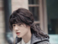 刘昊然《双生》今日上映 长发造型被调侃像姑娘