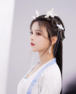 楊超越“小龍女”造型曝光 白衣飄飄頭上長(zhǎng)犄角
