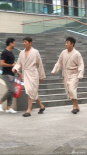 《兩只老虎》路透曝光 街頭驚現(xiàn)“長頭發(fā)的葛優(yōu)”