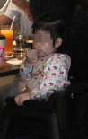 林心如霍建華一家首同框 父親節(jié)聚餐女兒全程乖巧