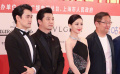 《鼠胆英雄》剧组亮相红毯 佟丽娅黑色露肩长裙美如画