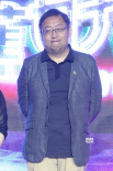 王思聰頒發(fā)“香蕉計(jì)劃”獎(jiǎng)項(xiàng) 鮑德熹合作新人導(dǎo)演