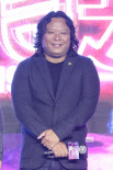 王思聰頒發(fā)“香蕉計(jì)劃”獎(jiǎng)項(xiàng) 鮑德熹合作新人導(dǎo)演