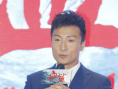 《血鲨》定档10月11日 周韦彤让方力申挺胸做男人