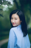 景甜迎七月夏季好清凉！穿蓝色条纹衬衣笑容甜美