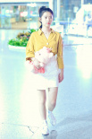 “女版劉昊然”何藍(lán)逗穿黃色上衣 少女感十足！