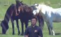 吳京為內(nèi)蒙古科右中旗出謀劃策 打造草原上的“楓”情馬鎮(zhèn)